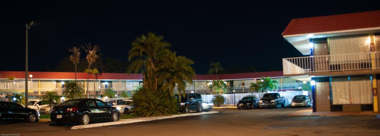 Express Inn & Suites - 5 Miles From St Petersburg Clearwater Airport Exterior foto