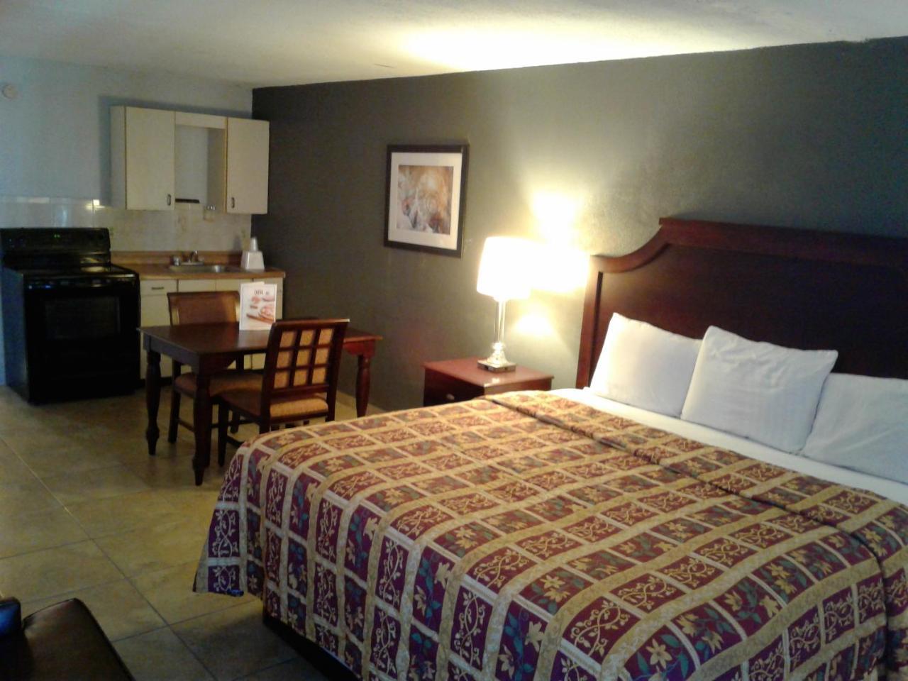 Express Inn & Suites - 5 Miles From St Petersburg Clearwater Airport Exterior foto