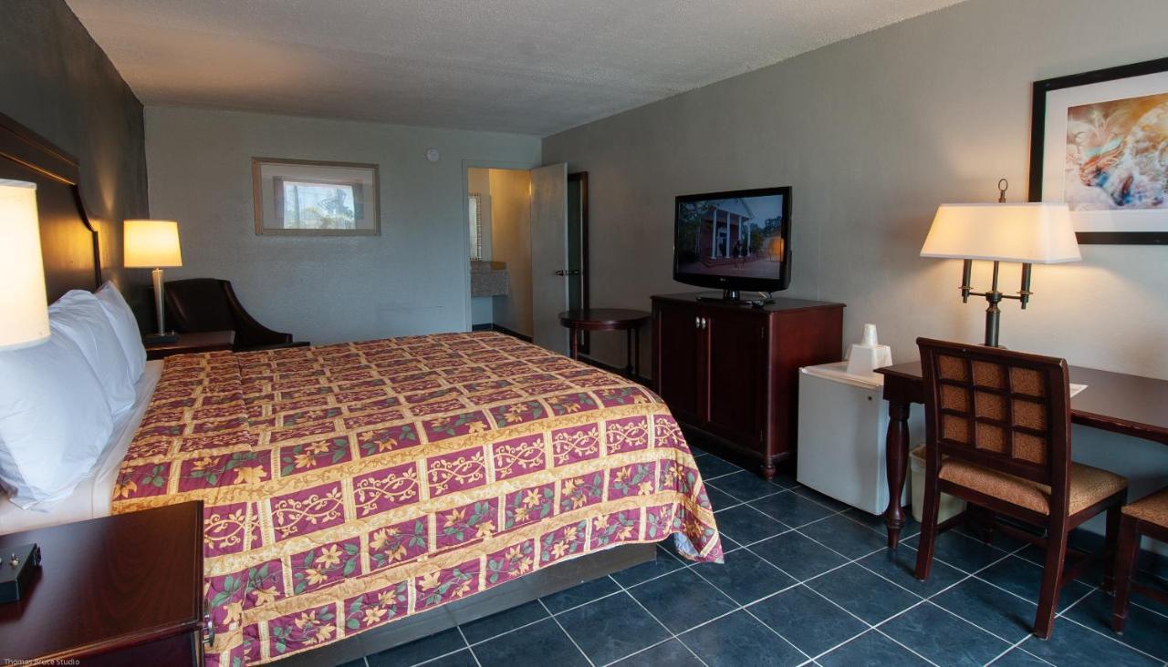 Express Inn & Suites - 5 Miles From St Petersburg Clearwater Airport Exterior foto