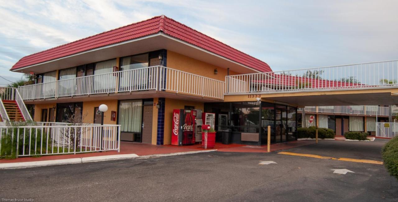 Express Inn & Suites - 5 Miles From St Petersburg Clearwater Airport Exterior foto